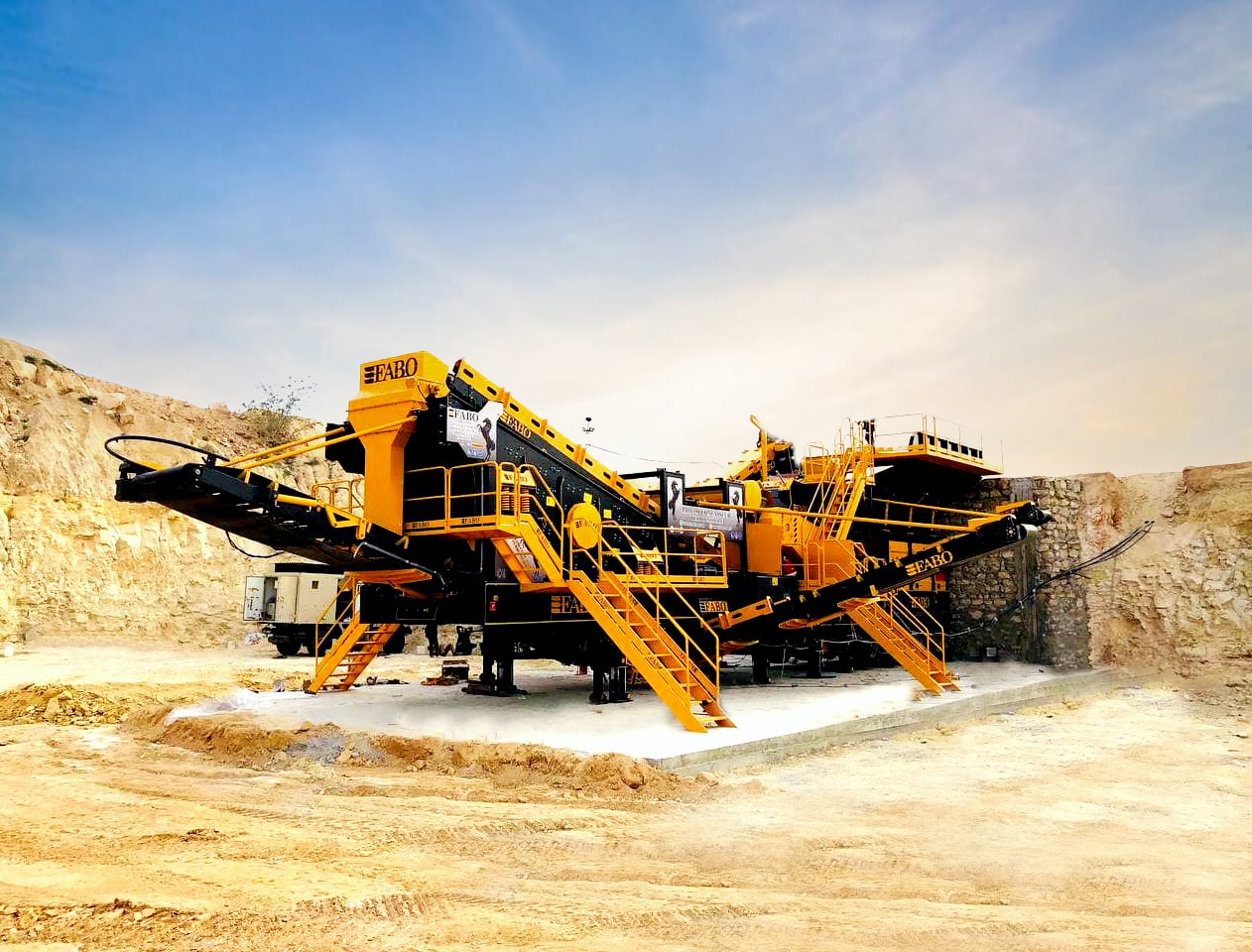 Pro-150 Mobile Stone Crushing and Screening Plant